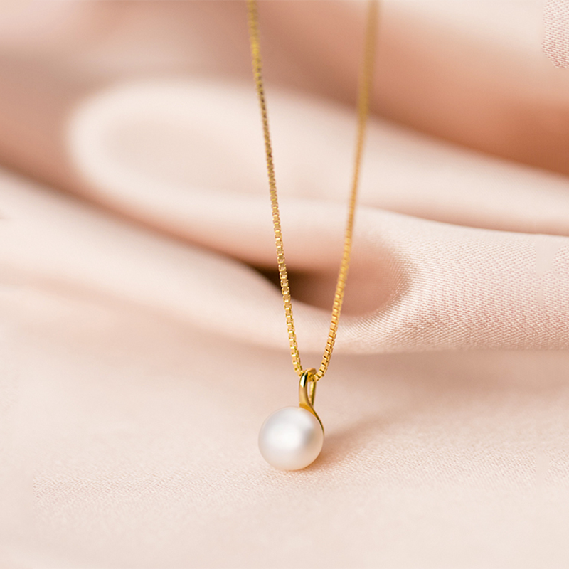 Geometric Oval Pearl Necklace