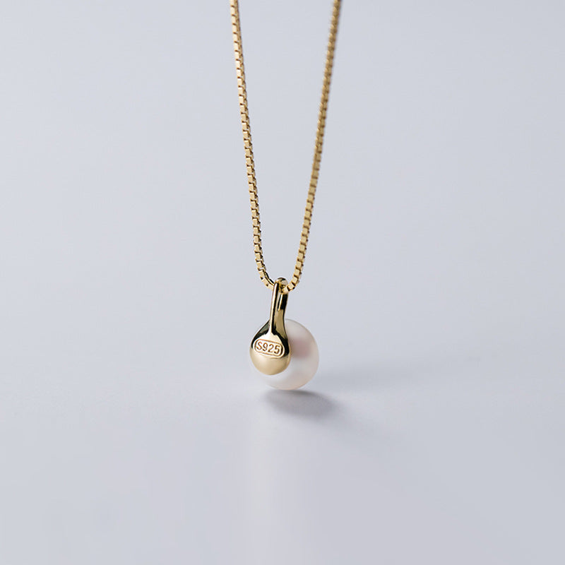 Geometric Oval Pearl Necklace