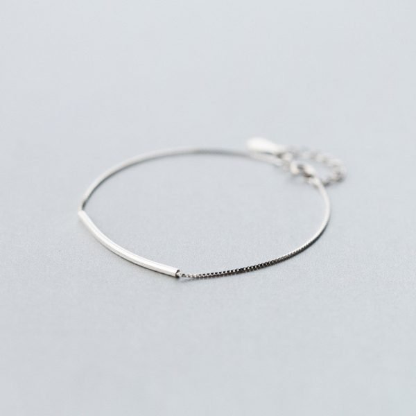 Vue alternative de Minimalist Line Bracelet