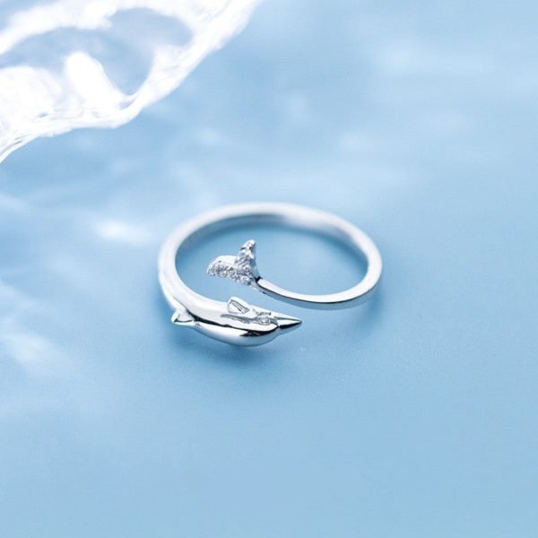 Vue alternative de Ocean Whispers Dolphin Ring