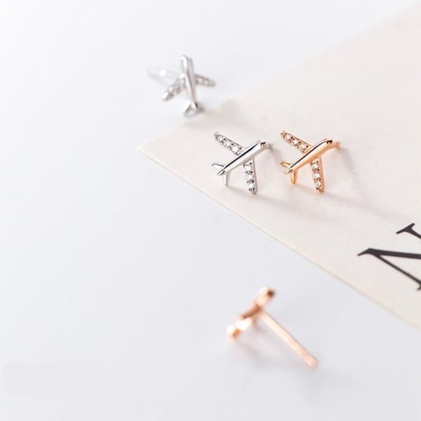 Vue alternative de Mini Airplane Stud Earrings