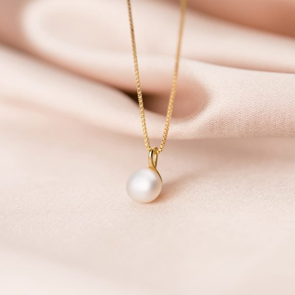 Geometric Oval Pearl Necklace