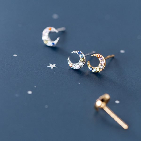 Vue alternative de Multicolored Zircon Moon Stud Earrings