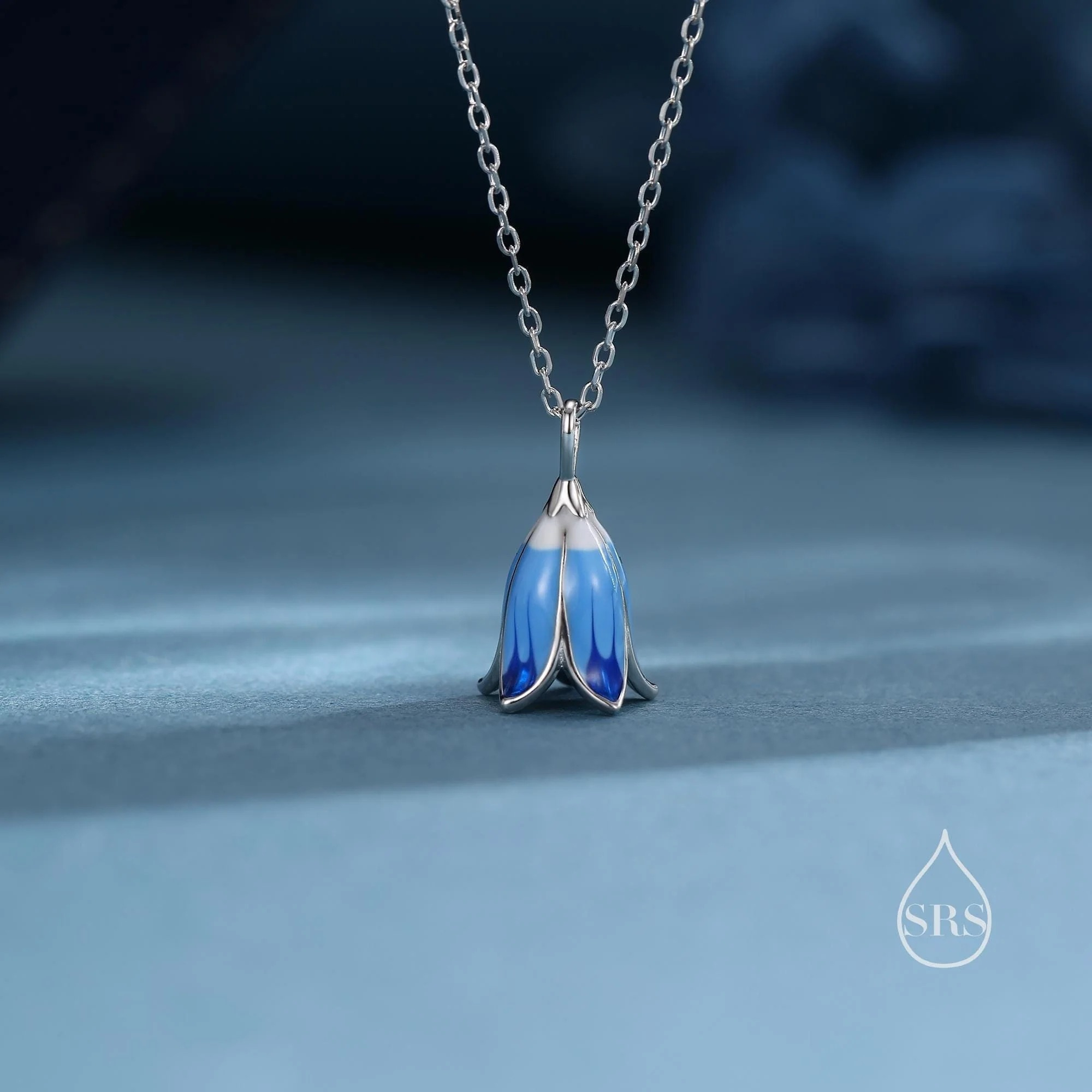 Vue alternative de Enamel Bluebell Pendant Necklace