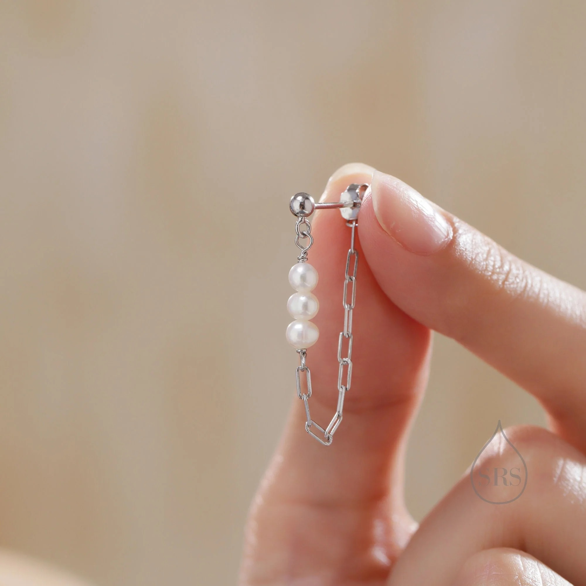 Vue alternative de Sterling Silver Genuine Irregular Shape Pearl and Chain Earrings