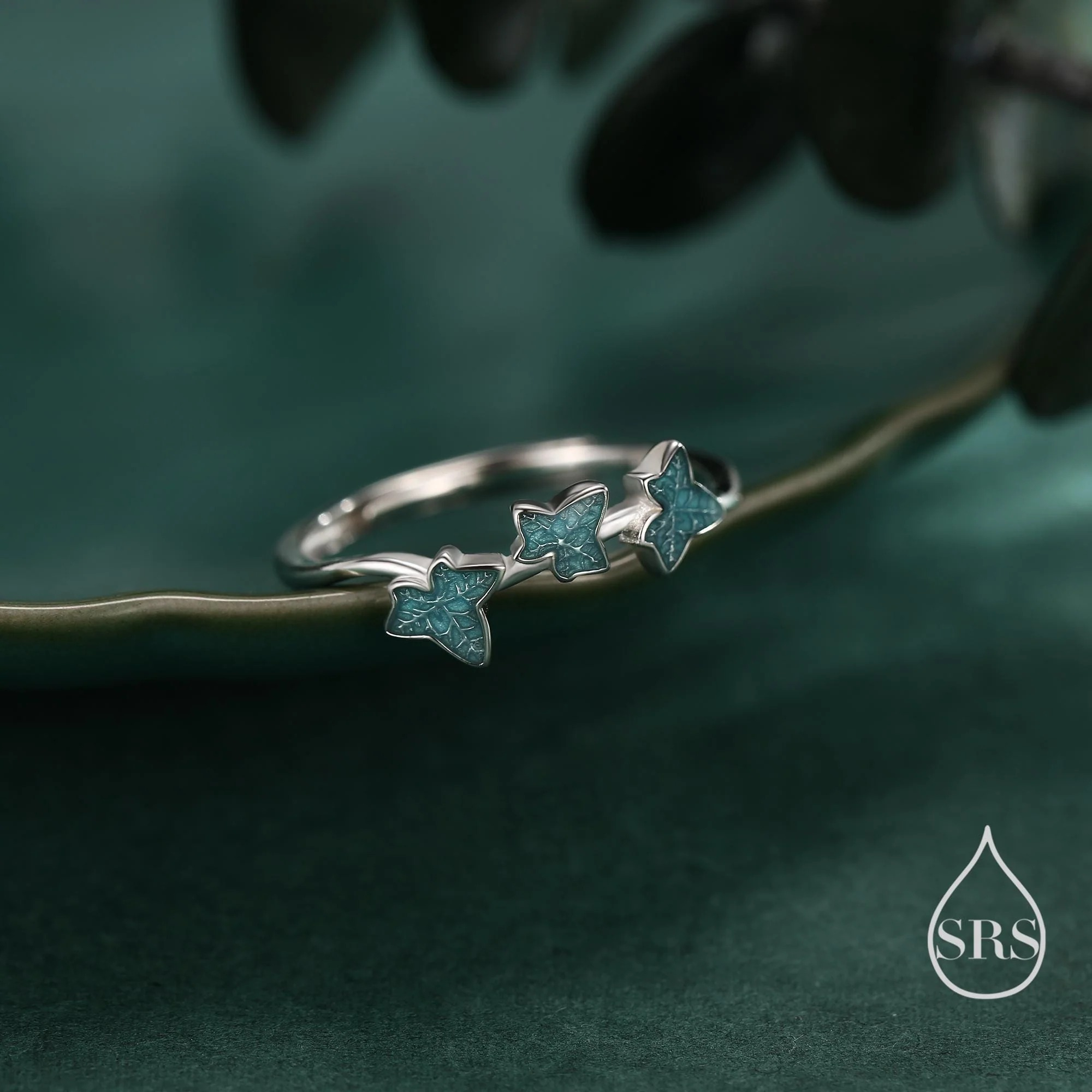Enamel Ivy Leaf Motif Ring - Image 4
