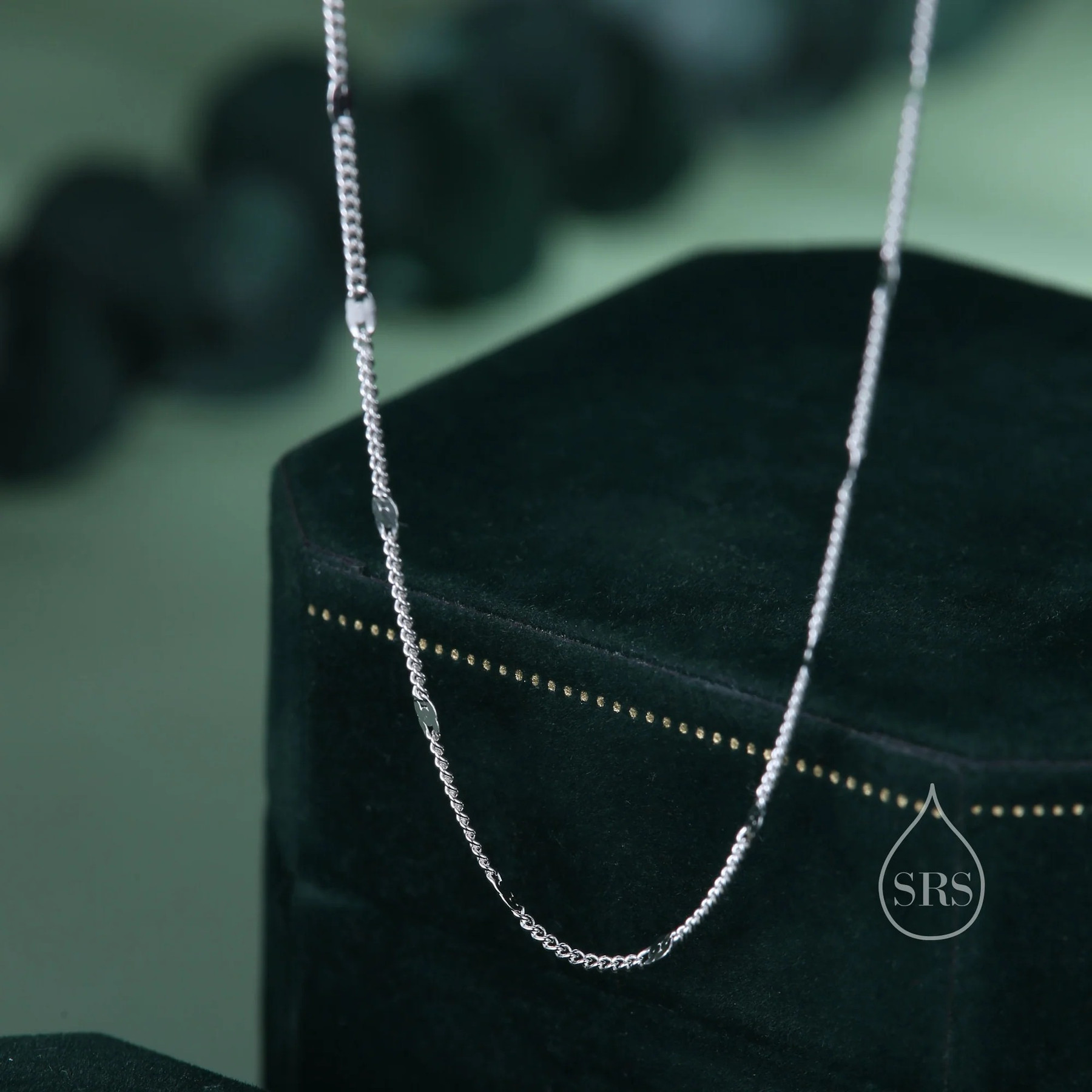 Alternative view of Collier à maillons et disque scintillants