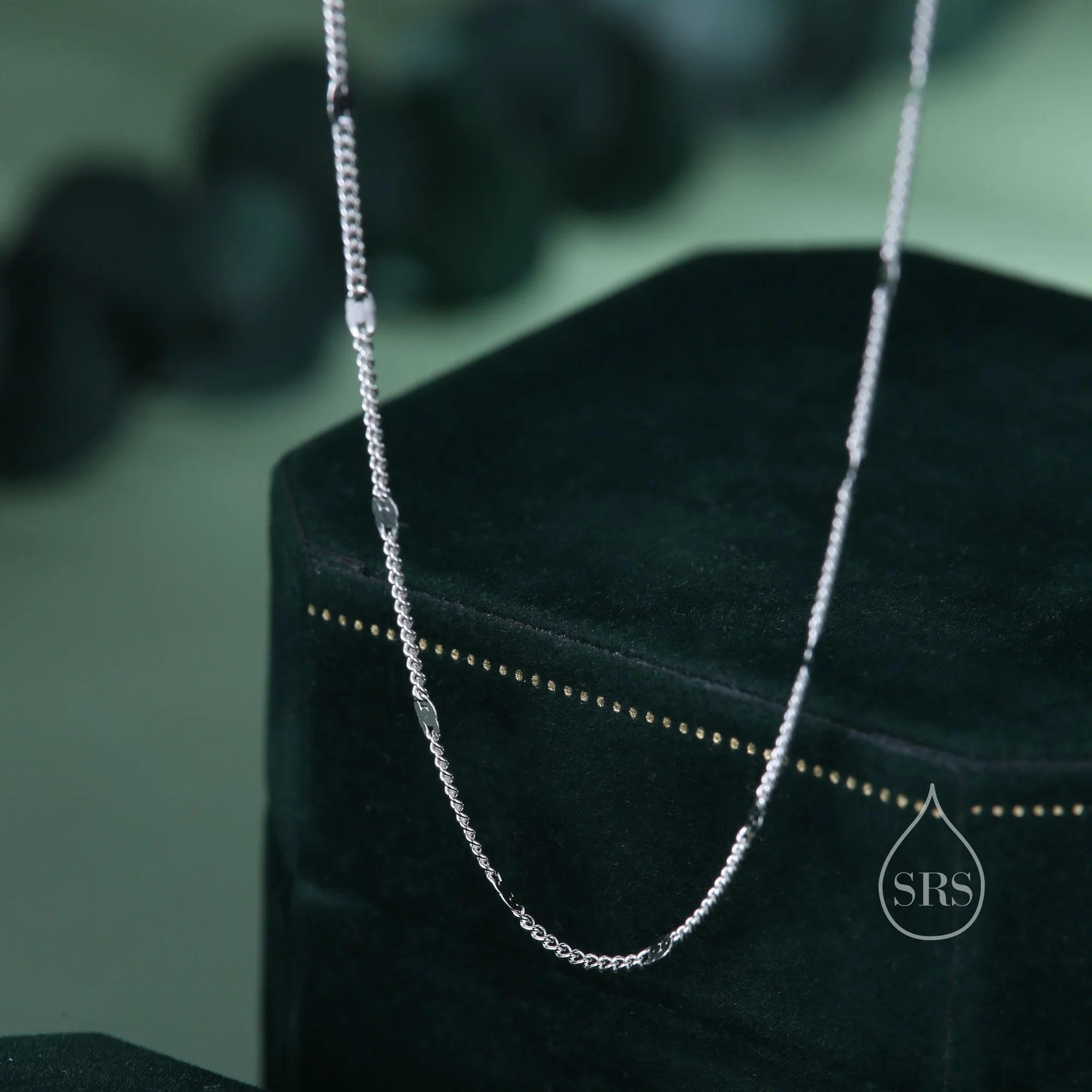 Vue alternative de Sparkle Disc Chain Necklace