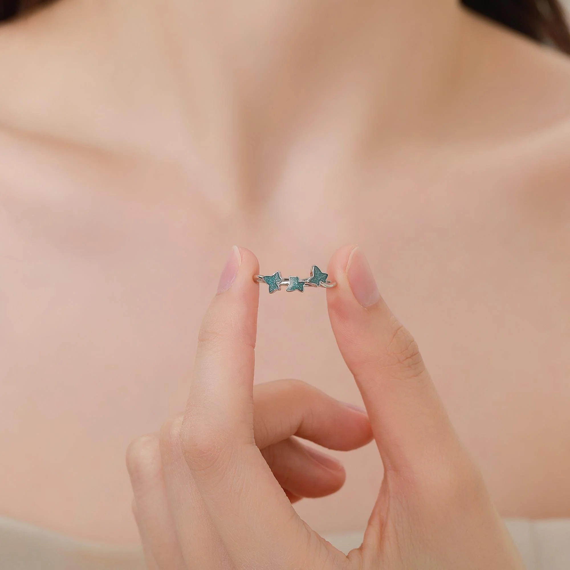 Enamel Ivy Leaf Motif Ring - Image 5