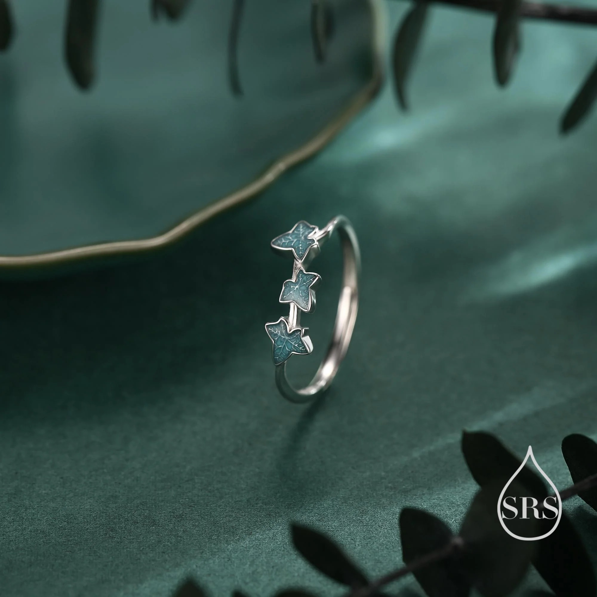 Enamel Ivy Leaf Motif Ring - Image 7