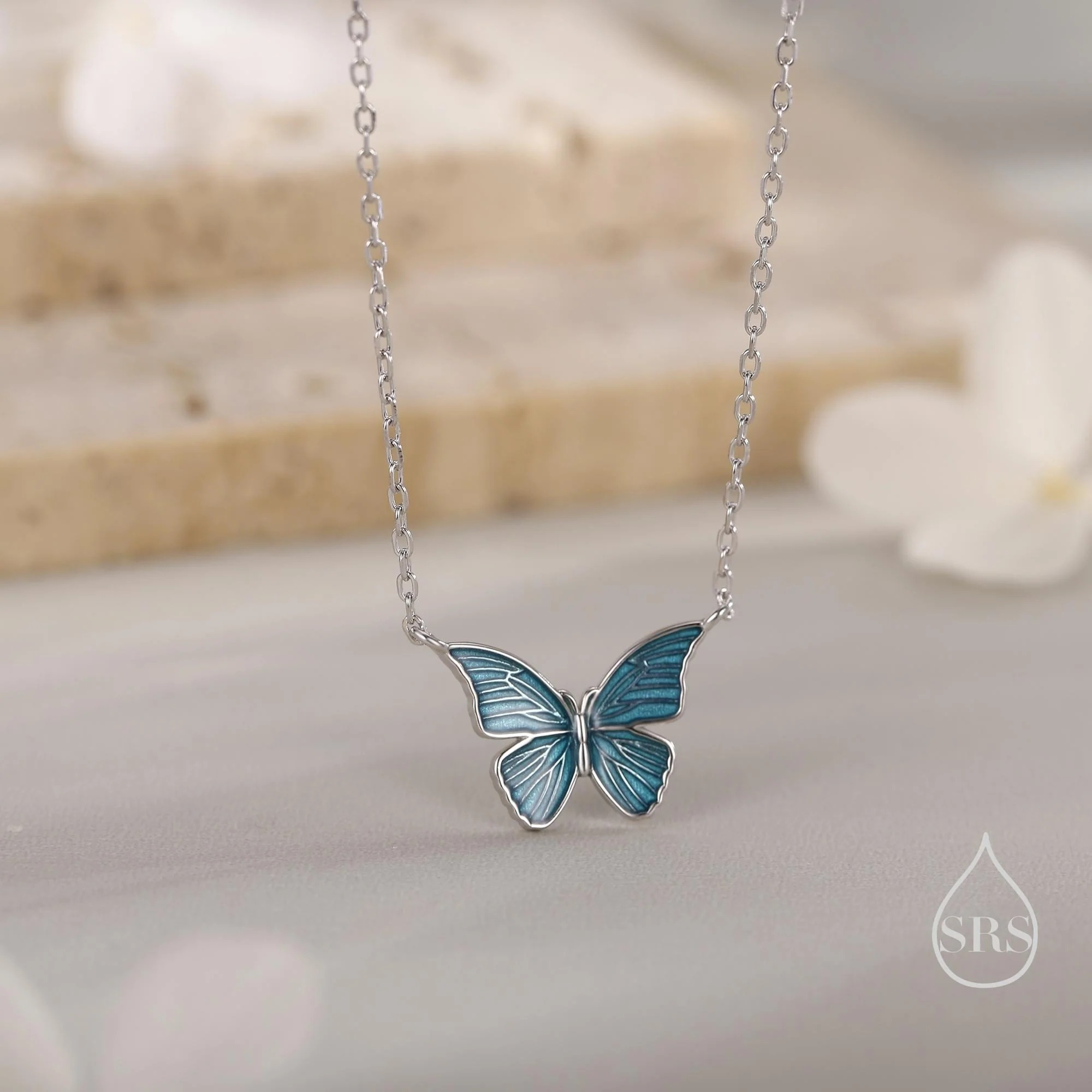 Vue alternative de Blue Enamel Butterfly Charm Necklace