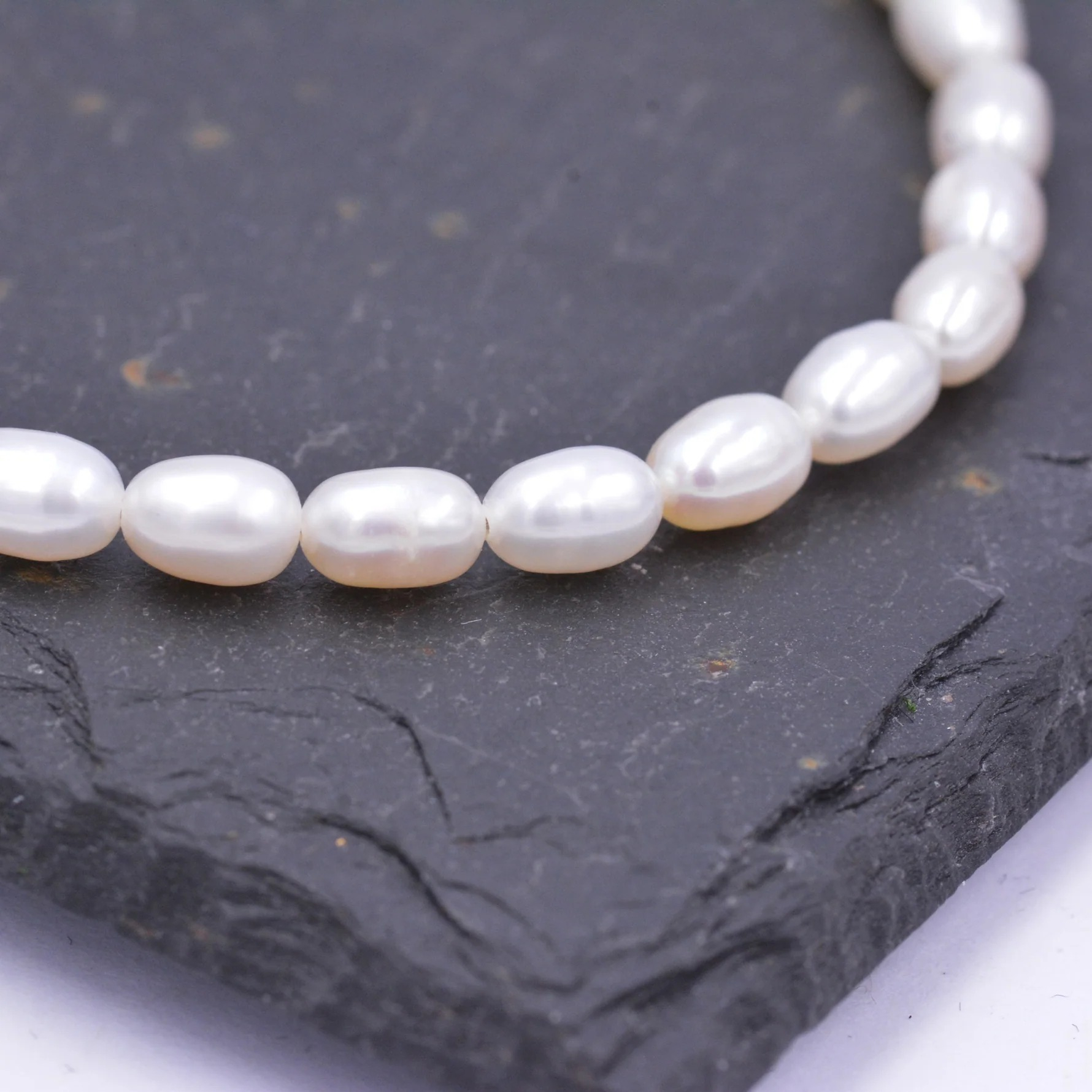Vue alternative de 7mm Baroque Pearl Beaded Bracelet with Pearl Drop Clasp