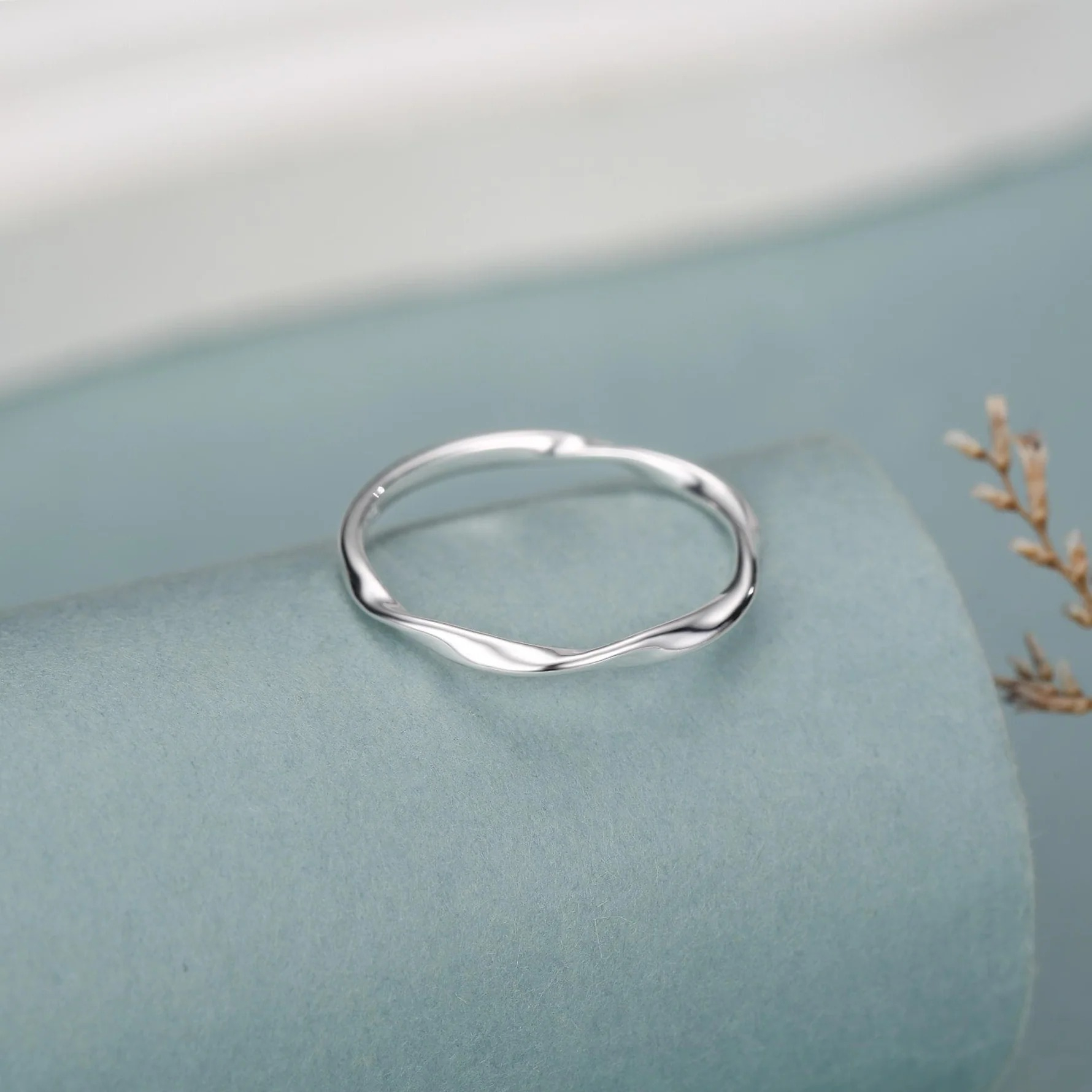 Sterling Silver Mobius Twist Ring - Image 3
