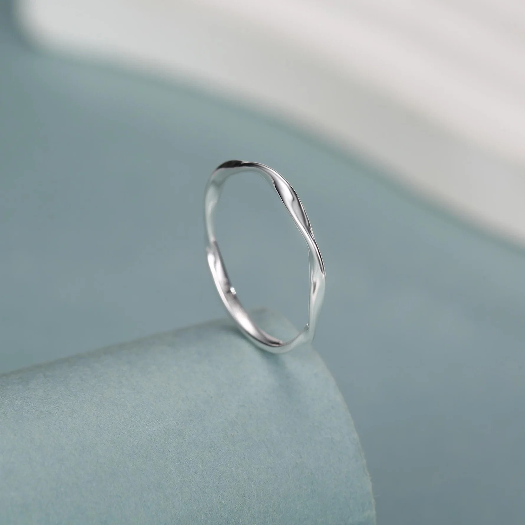 Sterling Silver Mobius Twist Ring - Image 4