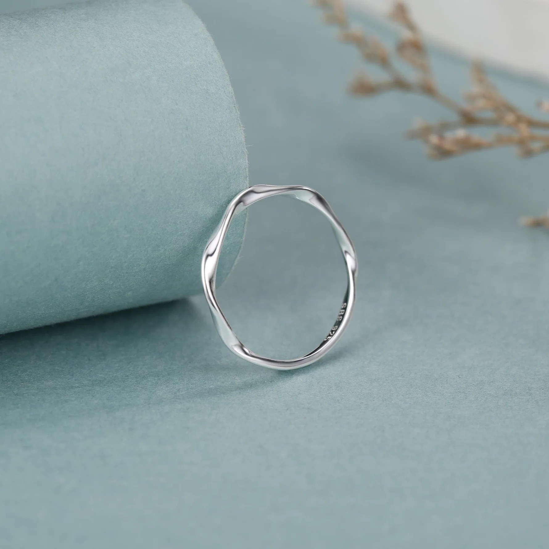 Sterling Silver Mobius Twist Ring - Image 6