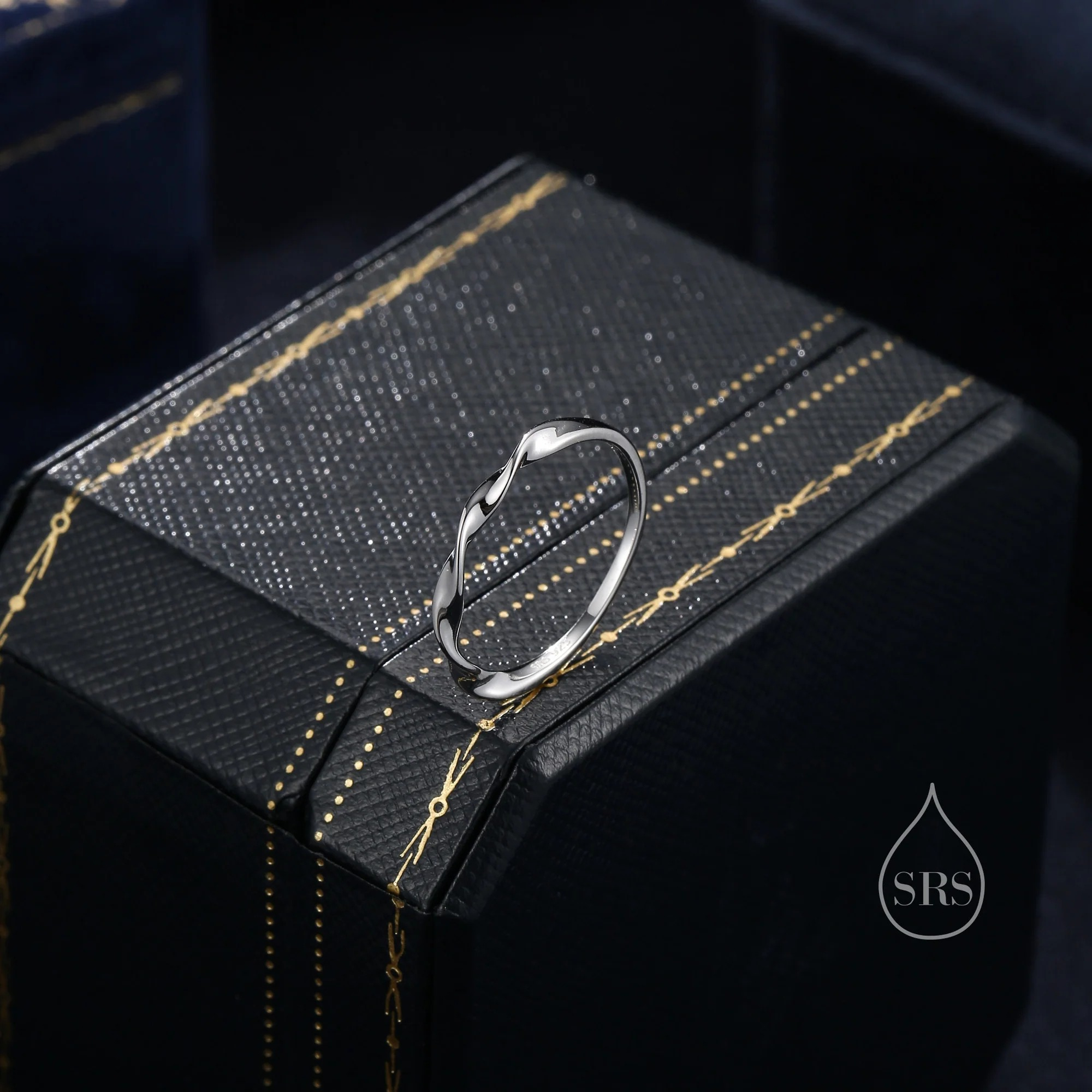 Twist Wave Stacking Ring - Image 4