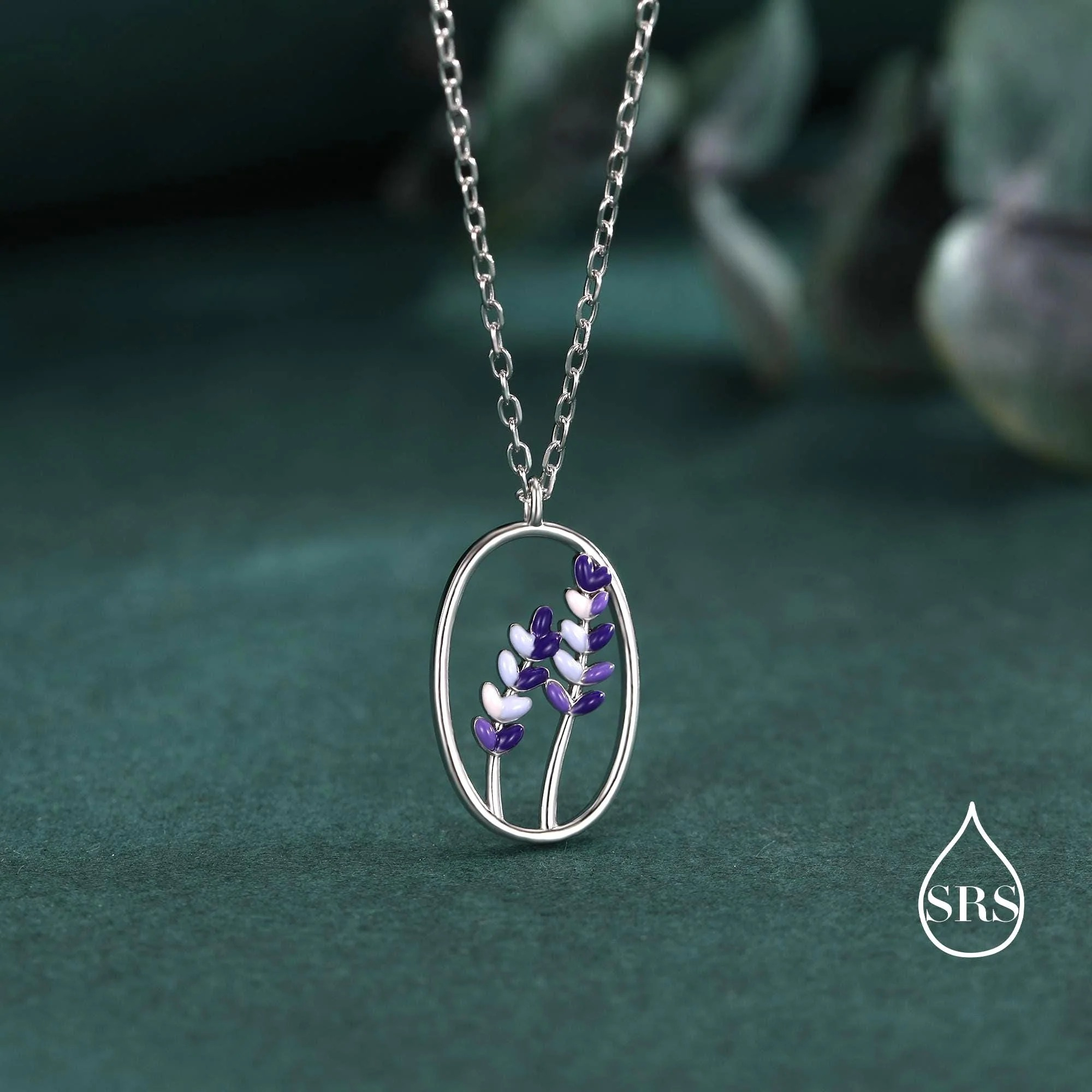 Vue alternative de Enamel Lavender Pendant Necklace
