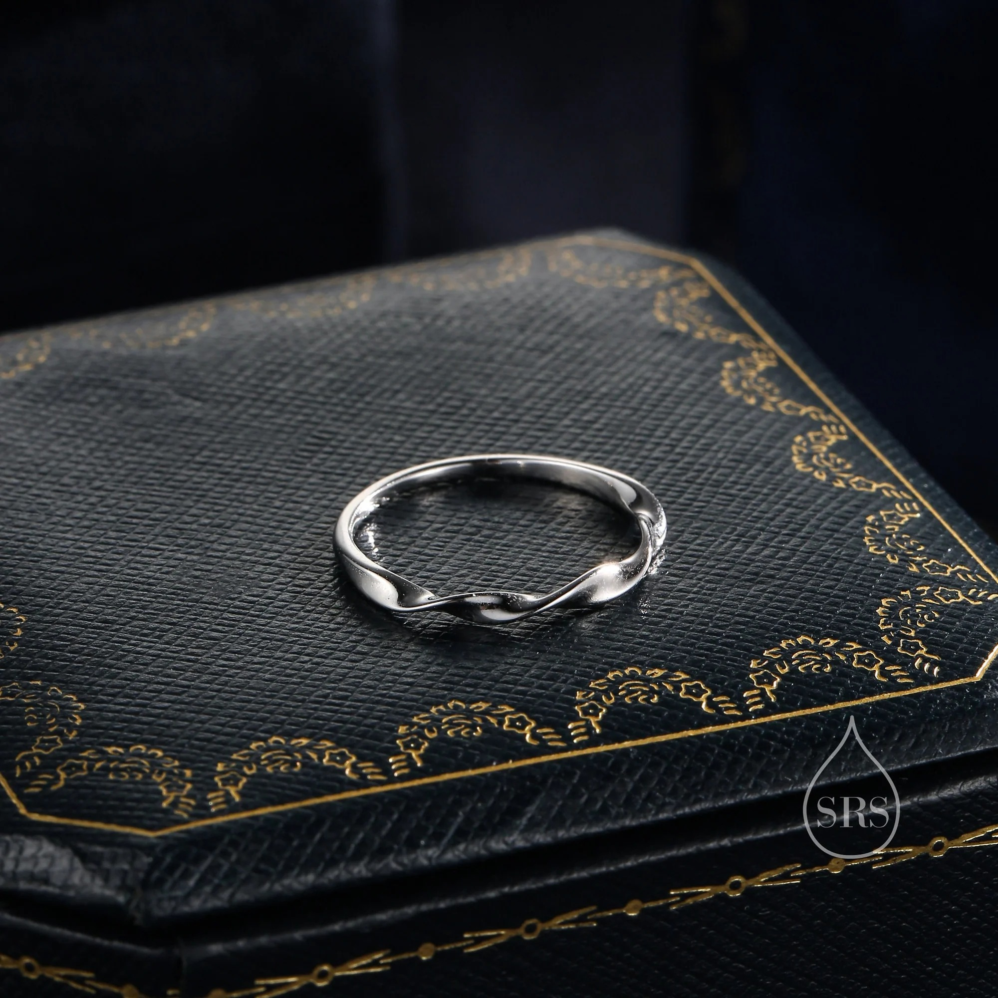 Twist Wave Stacking Ring - Image 5