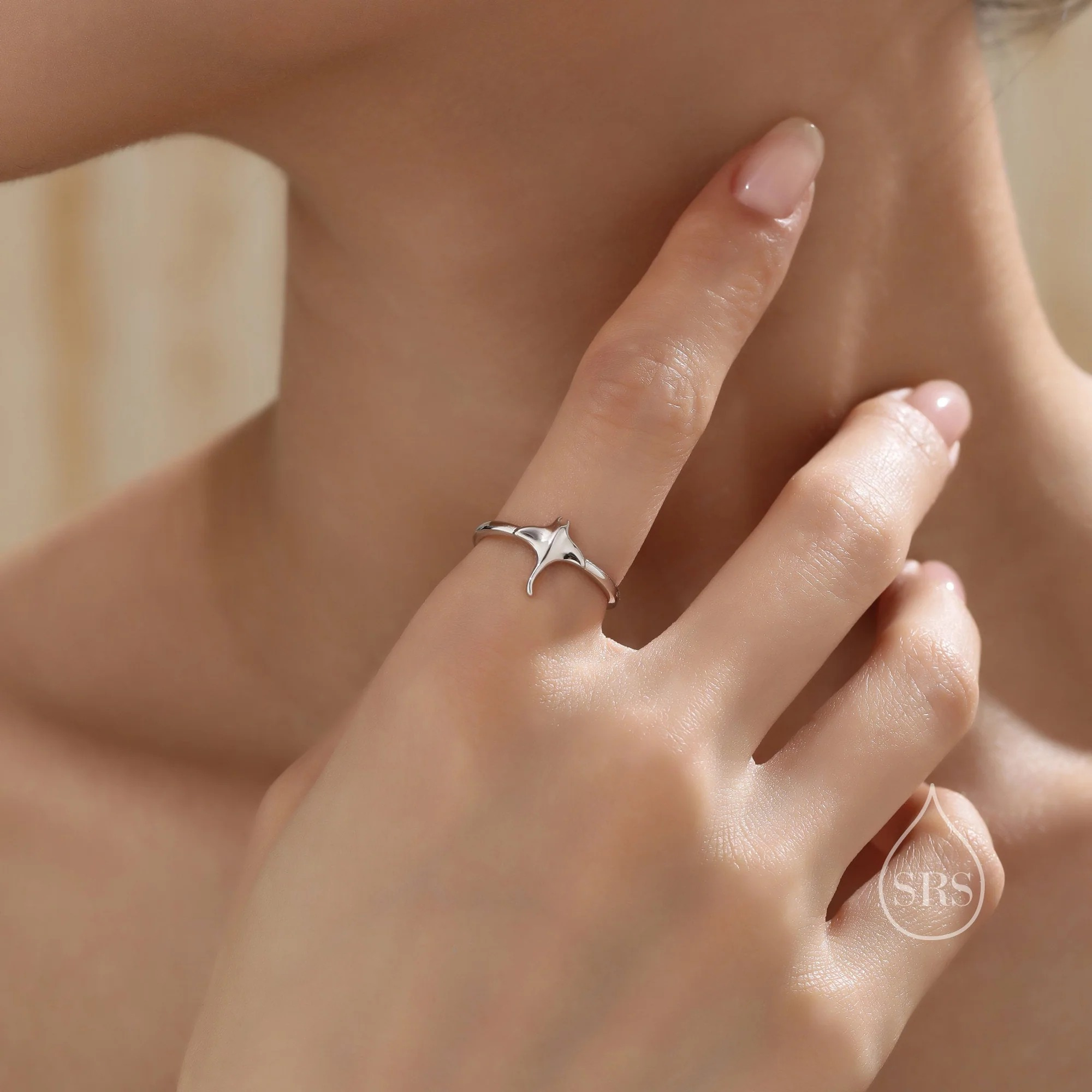 Tiny Manta Motif Ring