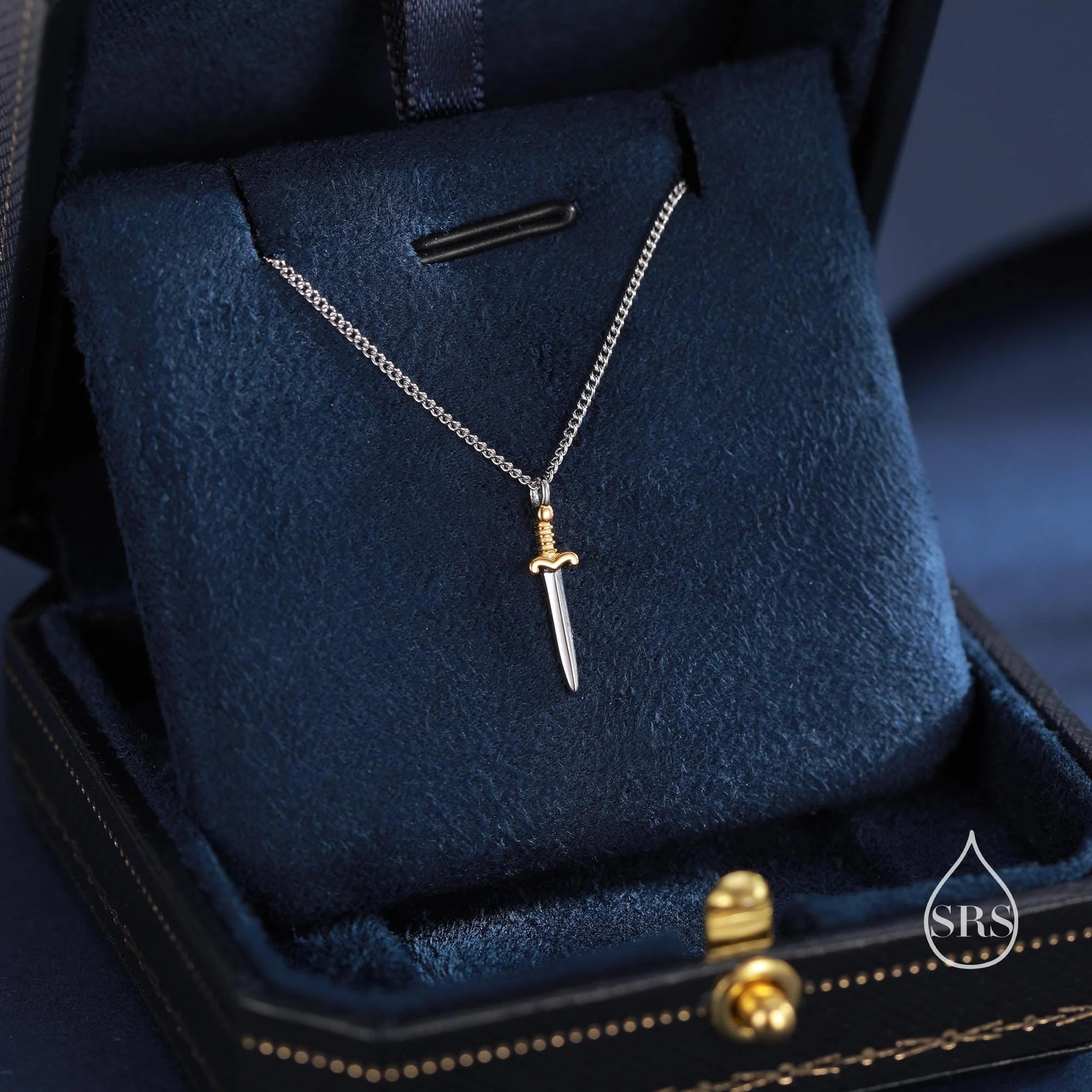 Alternative view of Collier pendentif épée bicolore
