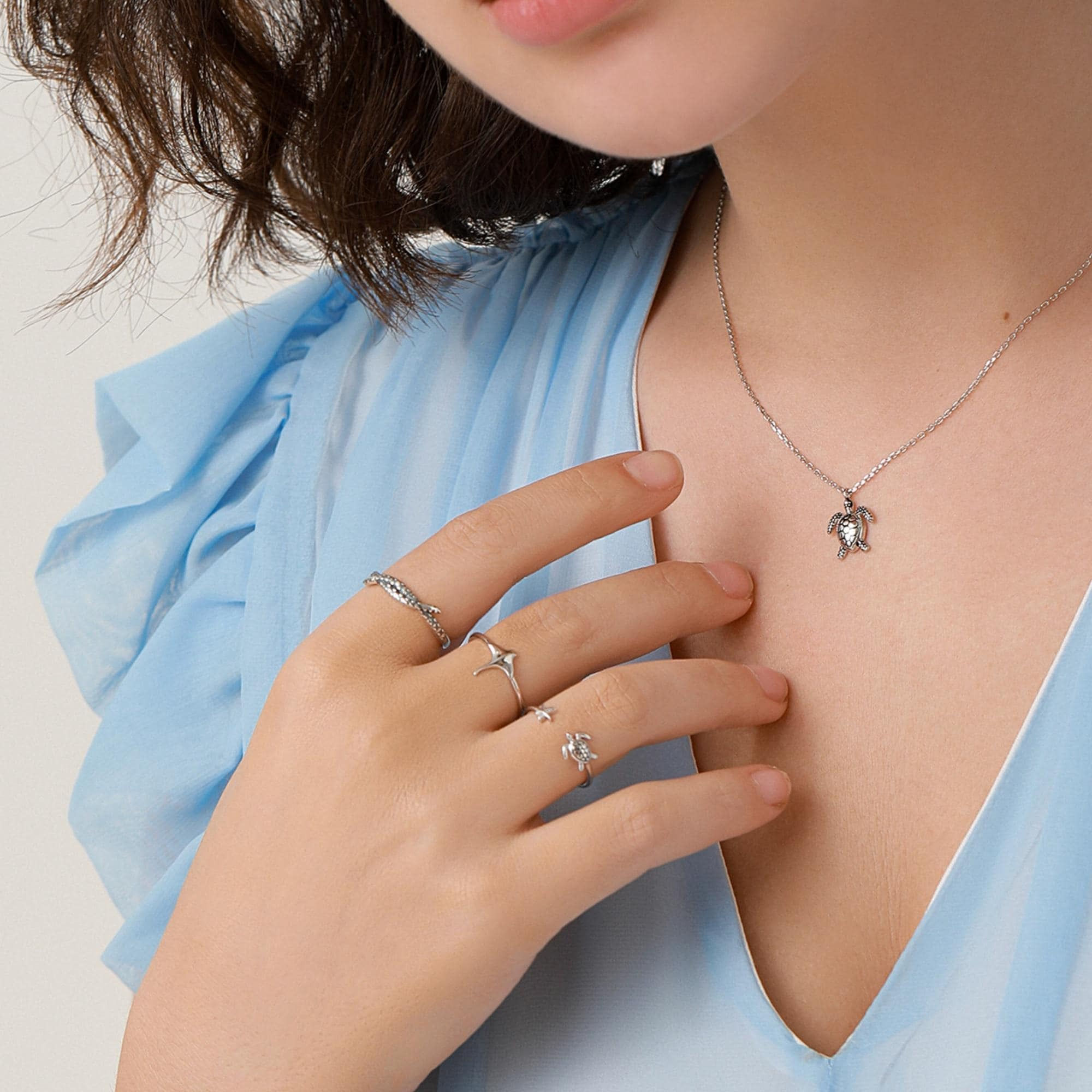 Tiny Manta Motif Ring - Image 4