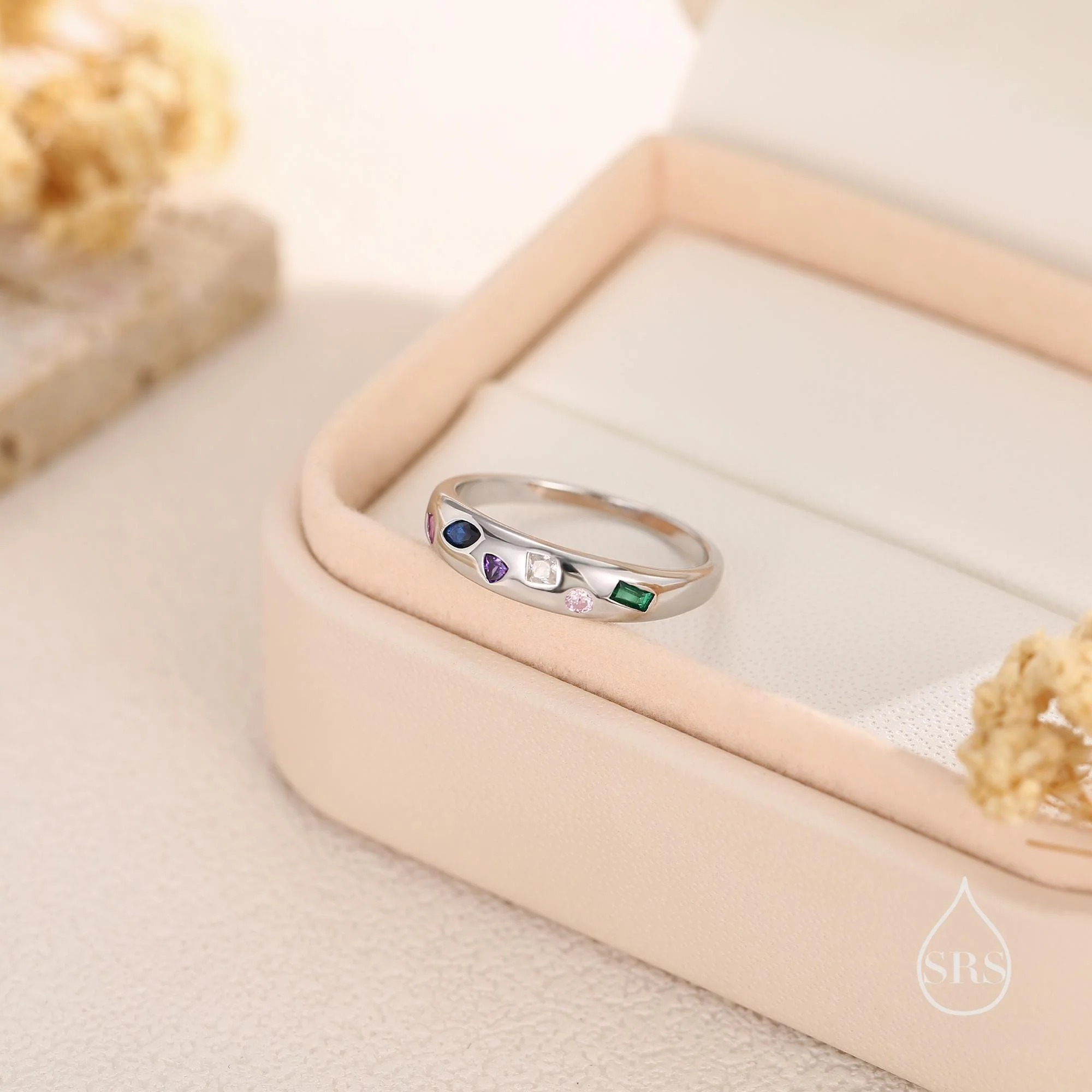Vue alternative de Multicolour Confetti Irregular CZ Stacking Ring