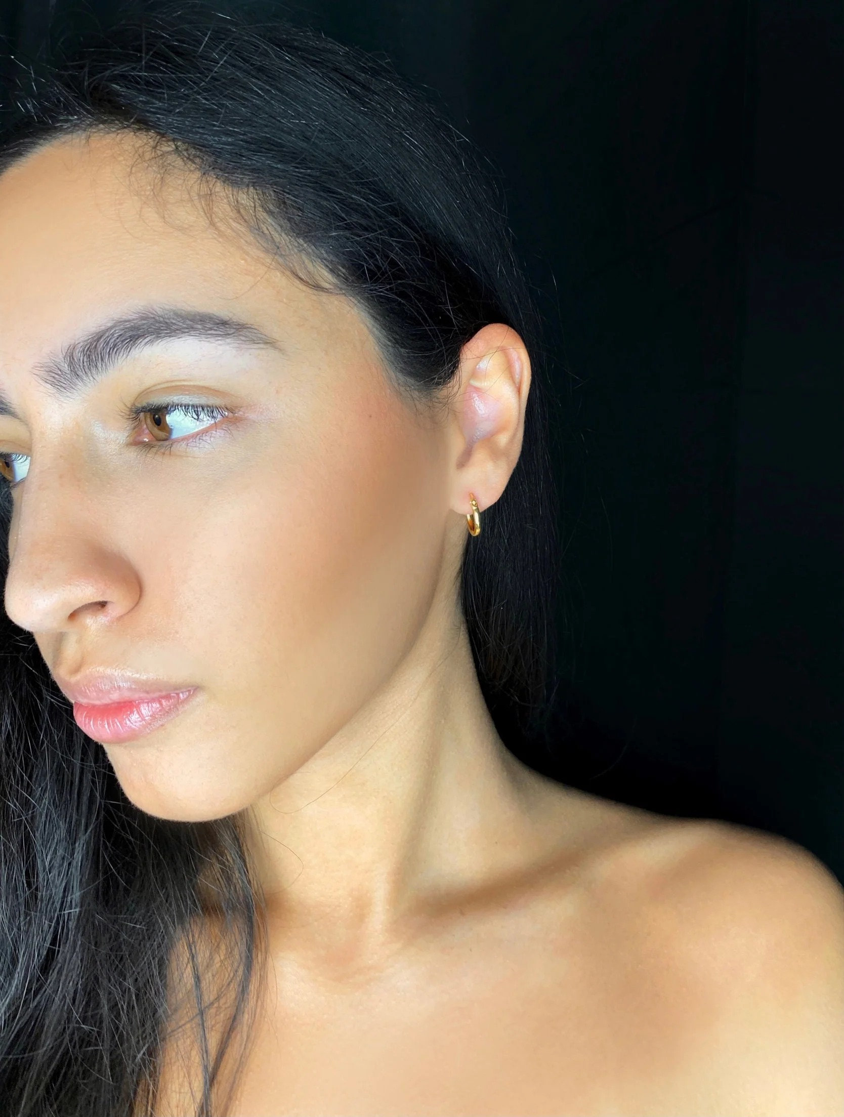 Pair of Minimalist Huggie Hoop Earrings - Image 9