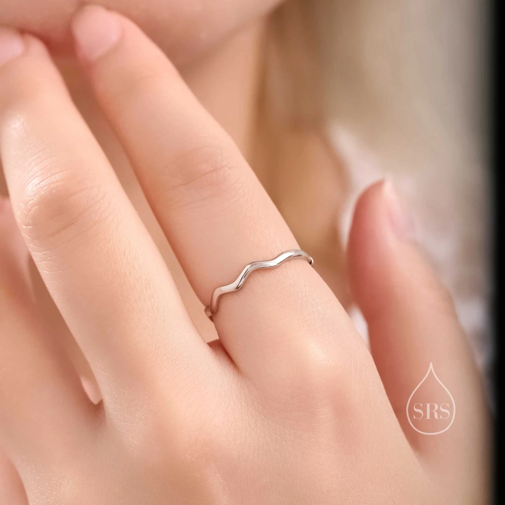 Minimalist Skinny Wave Stacking Ring