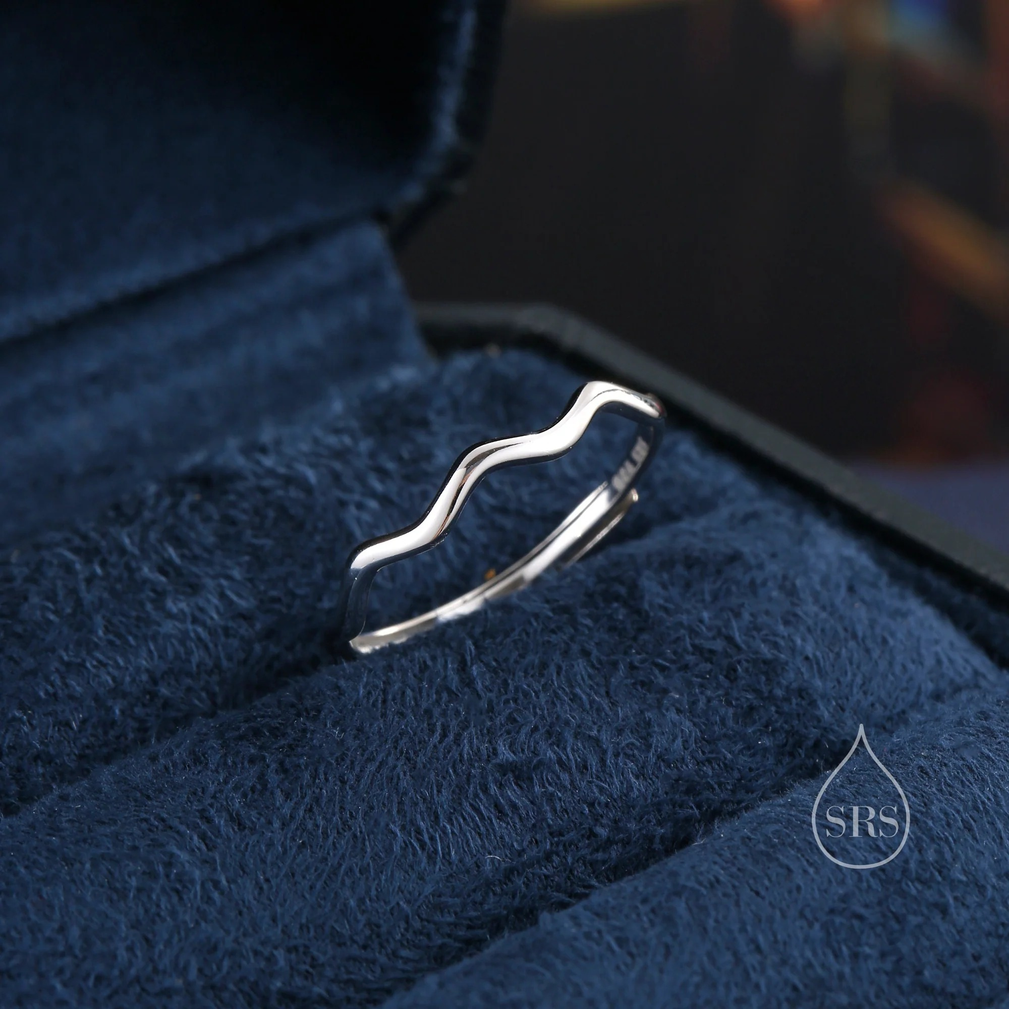 Minimalist Skinny Wave Stacking Ring - Image 5