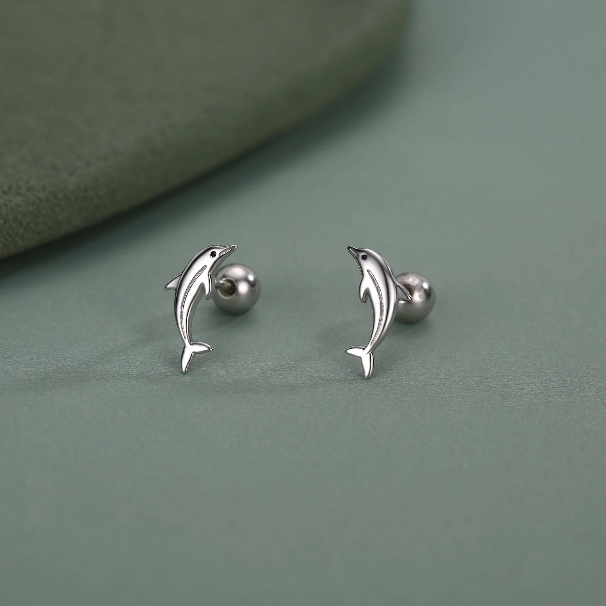 Vue alternative de Dolphin Screw Back Earrings