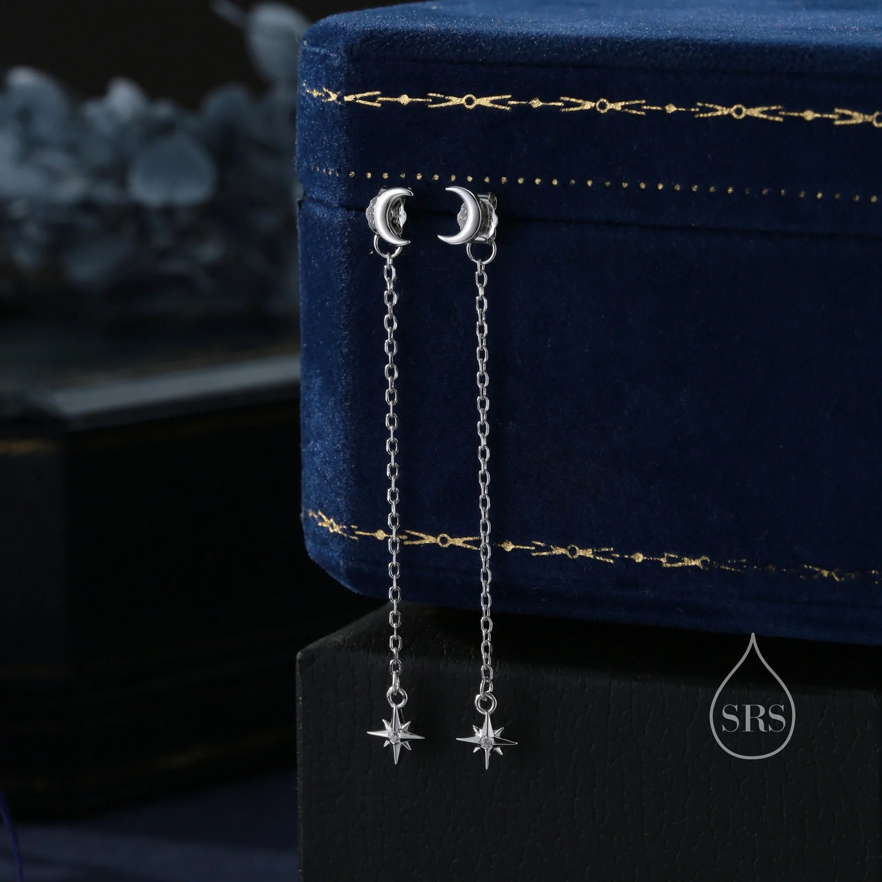 Vue alternative de Moon and Star CZ Dangle Earrings