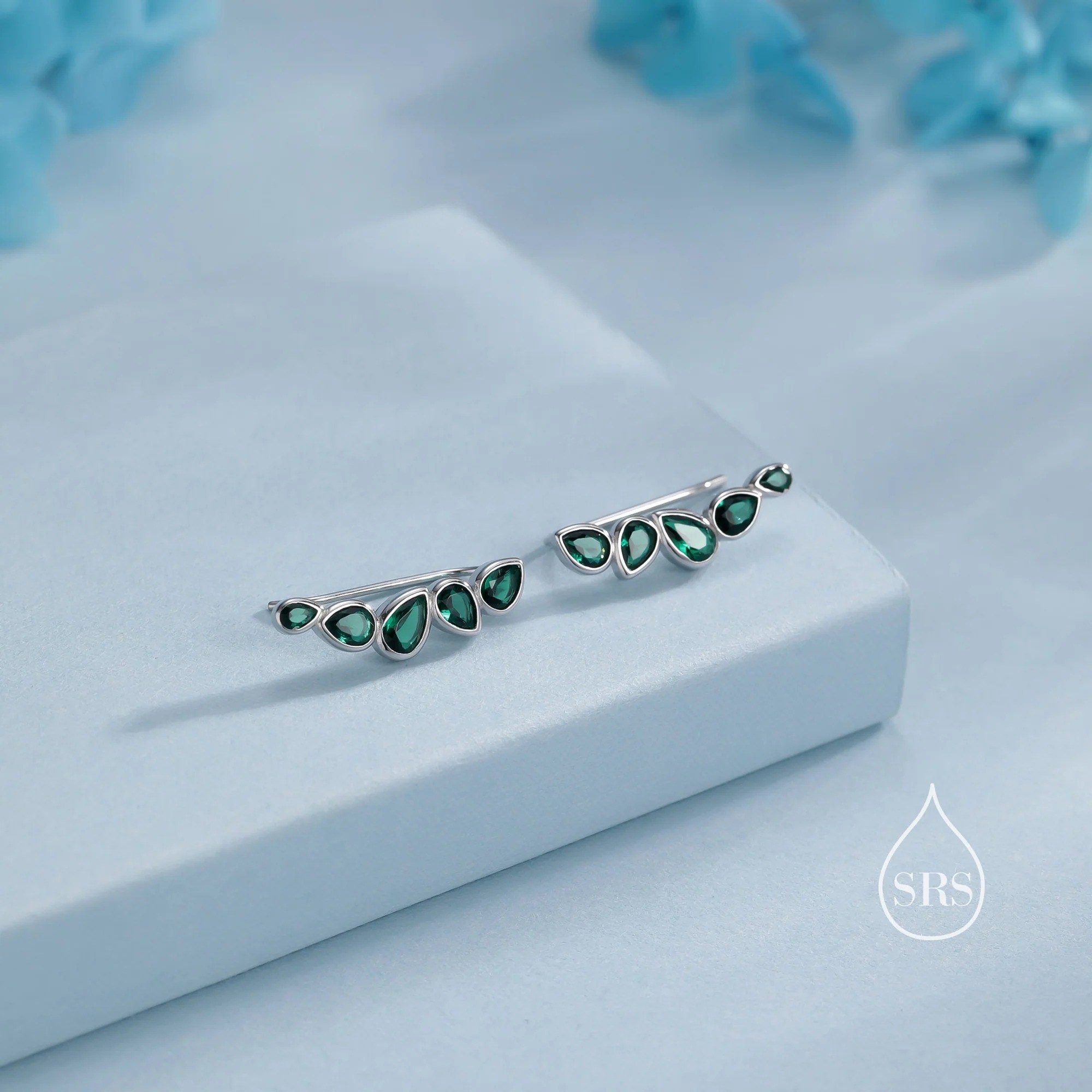 Vue alternative de Emerald Green Droplet CZ Cluster Crawler Earrings