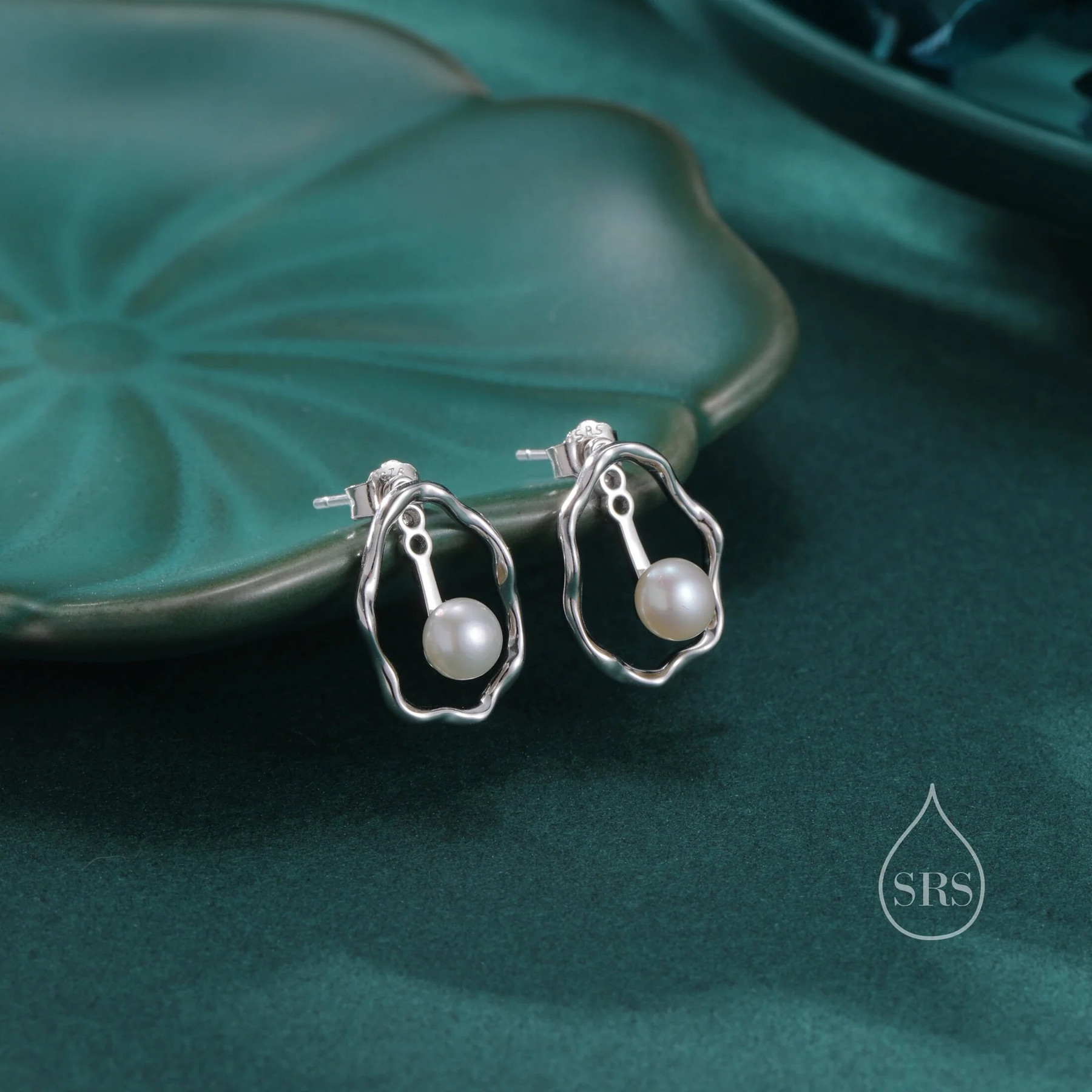 Vue alternative de Two Way Pearl Ear Jacket