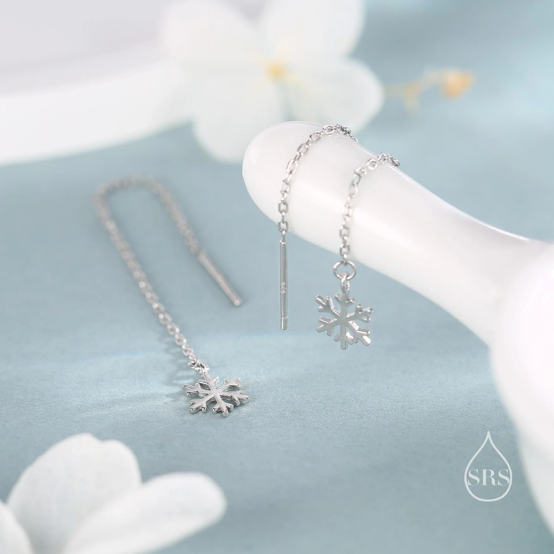 Vue alternative de Snowflake Threader Earrings